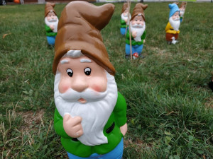 V centru Prostějova budili pozornost trpaslíci. Zelení zde zorganizovali happening