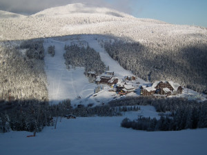 Na Červenohorském sedle staví novou lanovku, otevřít by se měla na sezonu