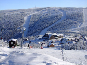 Na Červenohorském sedle staví novou lanovku, otevřít by se měla na sezonu