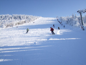 Na Červenohorském sedle staví novou lanovku, otevřít by se měla na sezonu