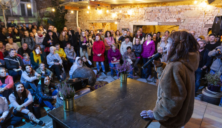 Eva Jurošková - hlavní protagonistka dokumentu o sestrách Nitěnkách, které procházely Olomoucí a zná je snad každý Olomoučan