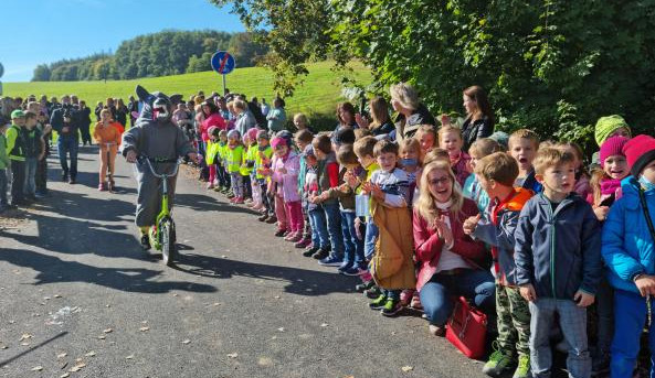 Dlouho očekávaná cyklostezka okolo Plumlovské přehrady je otevřená. Přišla na 31 milionů