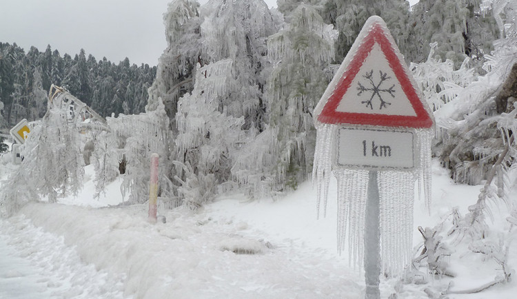 Výstava na katedře geografie Přírodovědecké fakulty Univerzity Palackého prezentuje práci meteorologů i extrémní počasí v oblasti Jeseníků