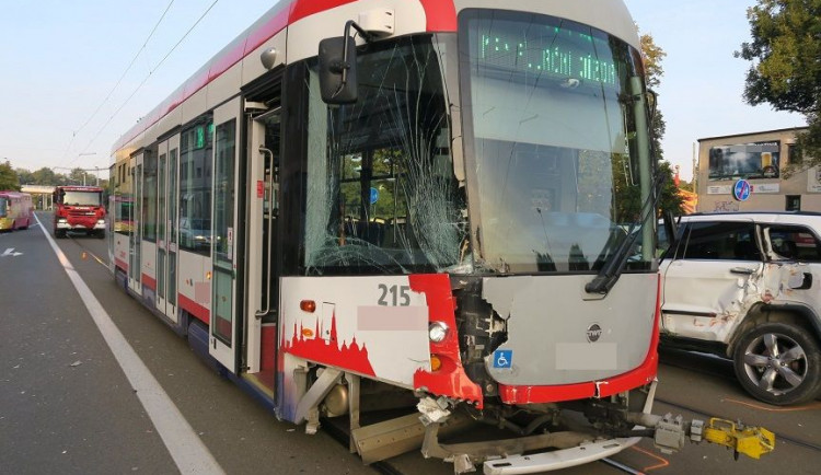 Opilá řidička nabourala v Olomouci tramvaj. Nadýchala 1,5 promile alkoholu