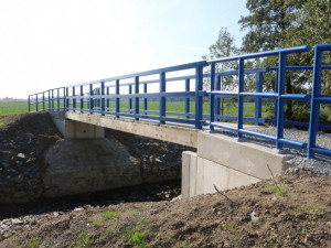 Na trase z Olomouce do Štěpánova využívají chodci a cyklisté nově zbudovanou lávku