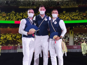 David Klammert (vpravo) v Tokiu s Lukášem Krpálkem a šéftrenérem reprezentace Petrem Lacinou