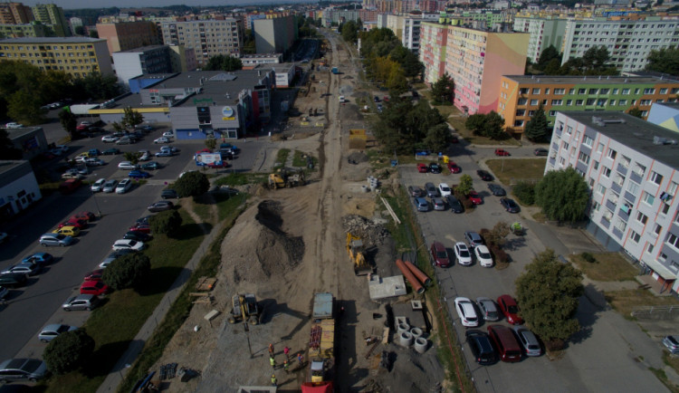 Stavba tramvajové trati na Nové Sady uzavře další ulice. U supermarketu vznikne provizorní parkoviště