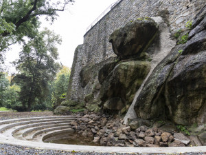 Na plný výkon proběhl test čerpadla vodopádu v Bezručových sadech. Množství vody valící se po skalách má být po naplnění jezírka ještě větší