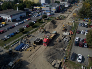 Stavba tramvajové trati na Nové Sady uzavře další ulice. U supermarketu vznikne provizorní parkoviště