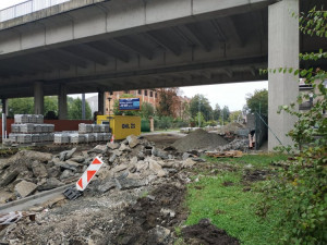 Opravy důležité výpadovky do Vrahovic jsou katastrofa. Město zastavilo platby