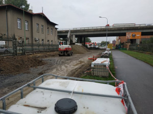 Opravy důležité výpadovky do Vrahovic jsou katastrofa. Město zastavilo platby