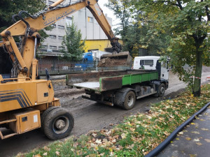 Opravy důležité výpadovky do Vrahovic jsou katastrofa. Město zastavilo platby
