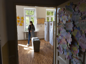 VOLBY 2021: Volební místnosti se uzavřely. Začalo sčítání hlasů