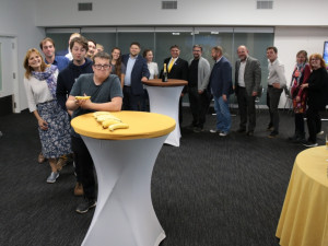 Členové volebního štábu ODS připomínají iniciativu Dekomunizace s podtitulem Už nikdy fronty na banány