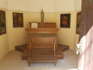 Dřevěný oltář z 19. století v kapli v Dolním Žlebu u Šternberka prošel obnovou