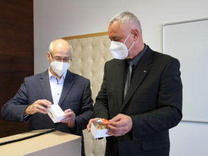 Kraj nakoupil vánoční ozdoby za 35 tisíc korun, aby pomohl s obnovou Bečvy