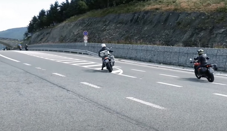 Policie České republiky nabádá motorkáře k ohleduplné jízdě - ilustrační foto