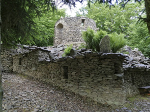 Hrádek Špacírštejn vybudoval Zdeněk Procházka u Lipové na Prostějovsku takzvanou suchou metodou. Maltu použil jen pro zpevnění nosných částí stavby