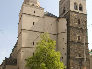 Věž kostela sv. Mořice v Olomouci je mladší, než se myslelo. Ukazuje to nález náhrobku