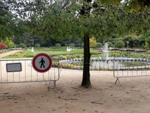 Zákaz vstupu bez efektu. Lidé komplikují nákladnou opravu v historickém parku