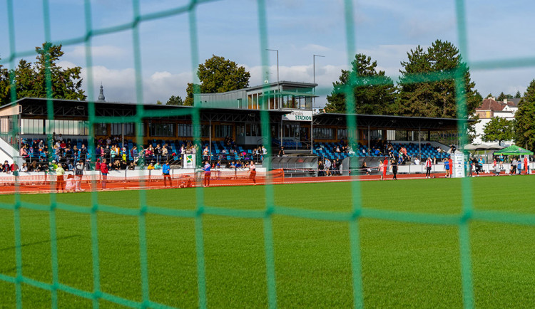 Stadion v Zábřehu má nový trávník, pro sportovce bude k dispozici až na jaře