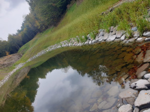 Vodoměrnou lať z nově vybudované nádrže u Stražiska někdo ukradl už za den