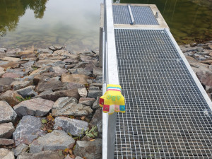 Vodoměrnou lať z nově vybudované nádrže u Stražiska někdo ukradl už za den