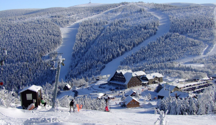 size3-16023966690887-124-lyzarske-arealy-v-jesenikach-investovaly-do-sluzeb-i-techniky-doufaji-ze-sezona-probehne