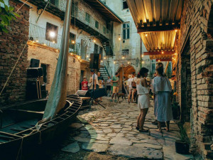 Olo – loď, šlap, punč, dvorek. Šimon Pelikán svoje aktivity směřuje do oblastí cestovního ruchu a kultury. Se svým týmem musel překonat překážky nejen při covidové epidemii