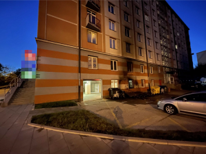 Požár kontejnerů poškodil o víkendu Hotelový dům v Olomouci. Škody jdou do desítek tisíc