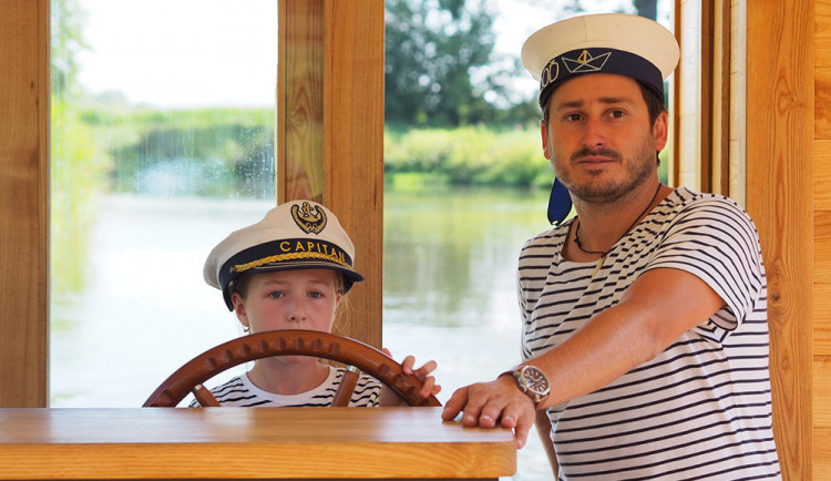 Šimon Pelikán svou celoživotní vášeň pro lodě přenesl na řeku Moravu v Olomouci