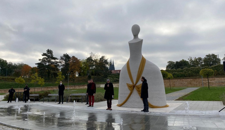 První socha Marie Terezie v Česku byla před rokem odhalena v Praze 6