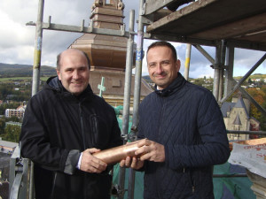 Měděnou schránku s odkazem budoucím generacím ukrývá také věž šternberského kostela Zvěstování Panny Marie