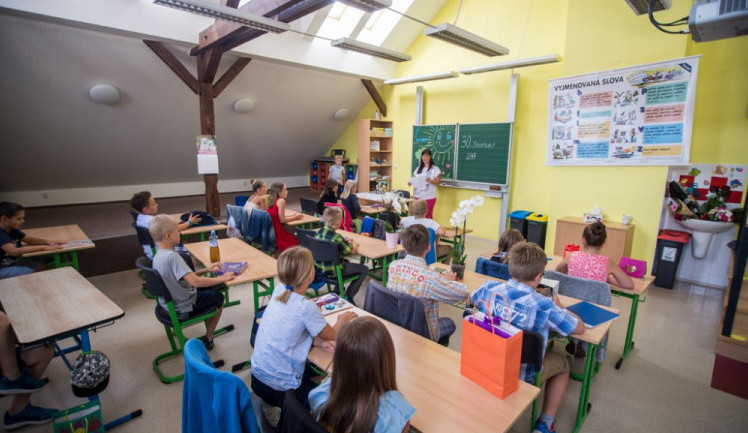 Část jihočeských škol na týden zavře, aby se zbrzdilo šíření covidu-19