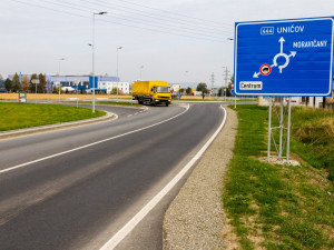 Nová okružní křižovatka v Mohelnici ulehčí dopravě na vytíženém obchvatu