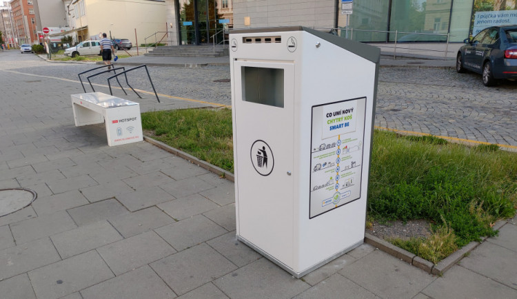 Smart odpadkový koš na třídě Svobody v Olomouci