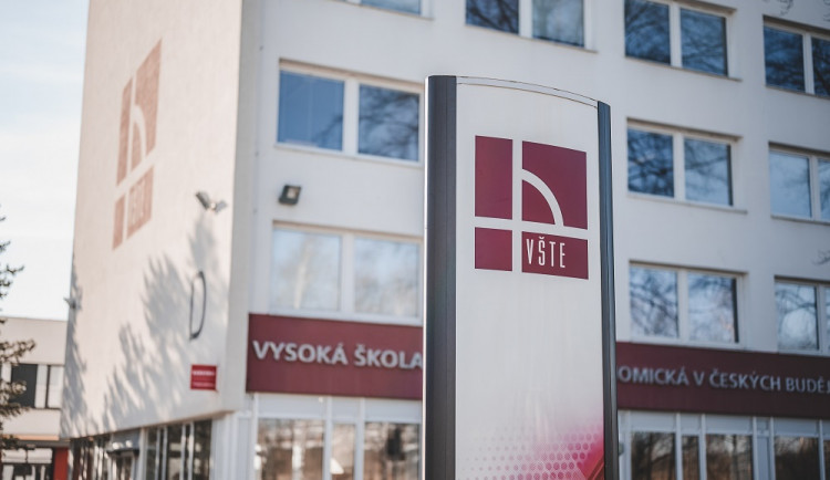Vysoká škola technická a ekonomická spouští Univerzitu třetího věku