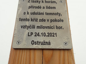 Poselství autorů nepovolené instalace v Chráněné krajinné oblasti Jeseníky
