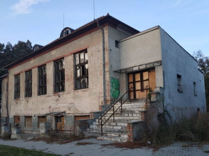 Majitel Dělnického domu v Černovíře oznámil, že ho chce opravit a vrátit mu zašlou slávu