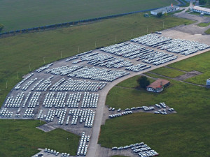 Rozpracované Škodovky zaplnily odstavnou plochu letiště v Bochoři