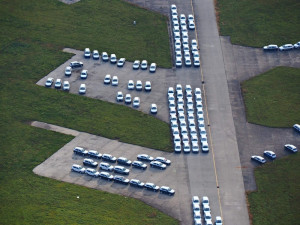 Nedokončená vozidla Škoda na jedné z ploch letiště Přerov