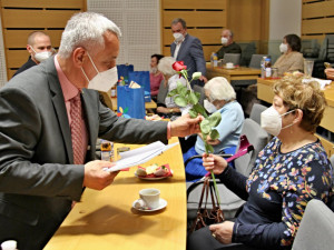Olomoucký kraj přispěl vězňům nacistického režimu na zdravotní pomůcky a léky
