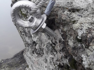 Kříž na skále hory Vozka vydržel jen několik dnů