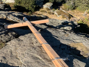 Kříž na skále hory Vozka vydržel jen několik dnů