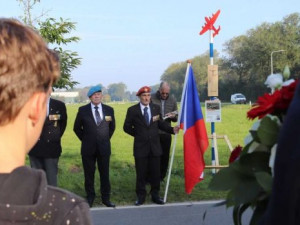 Památku československých letců v Holandsku připomíná pomník. Zahynul tam i rodák z Konice Karel Rychnovský