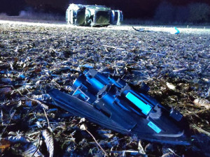 Při hrozivě vypadající nehodě u Oseku and Bečvou ráno skončilo auto v poli