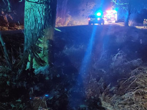 Při hrozivě vypadající nehodě u Oseku and Bečvou ráno skončilo auto v poli