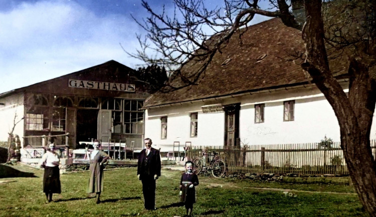 Jeseníky mají novou obrazovou encyklopedii, podílelo se na nich 14 autorů