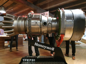 Výstava v Pevnosti poznání je oslavou létání a sedmdesátileté tradice letecké výroby v Hlubočkách