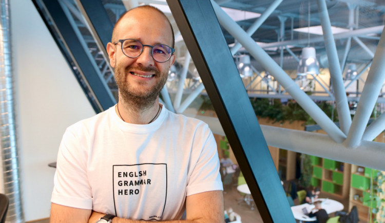 size3-16363657697514-103-cesi-se-boji-chybovat-tvrdi-popularni-cesky-anglictinar-ktery-je-hvezdou-internetu